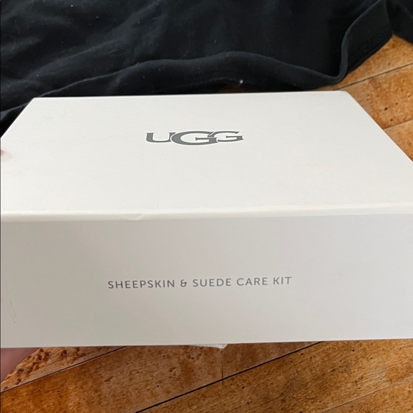 UGG Mini Bailey Bow II and Care Kit - Picture 5 of 9